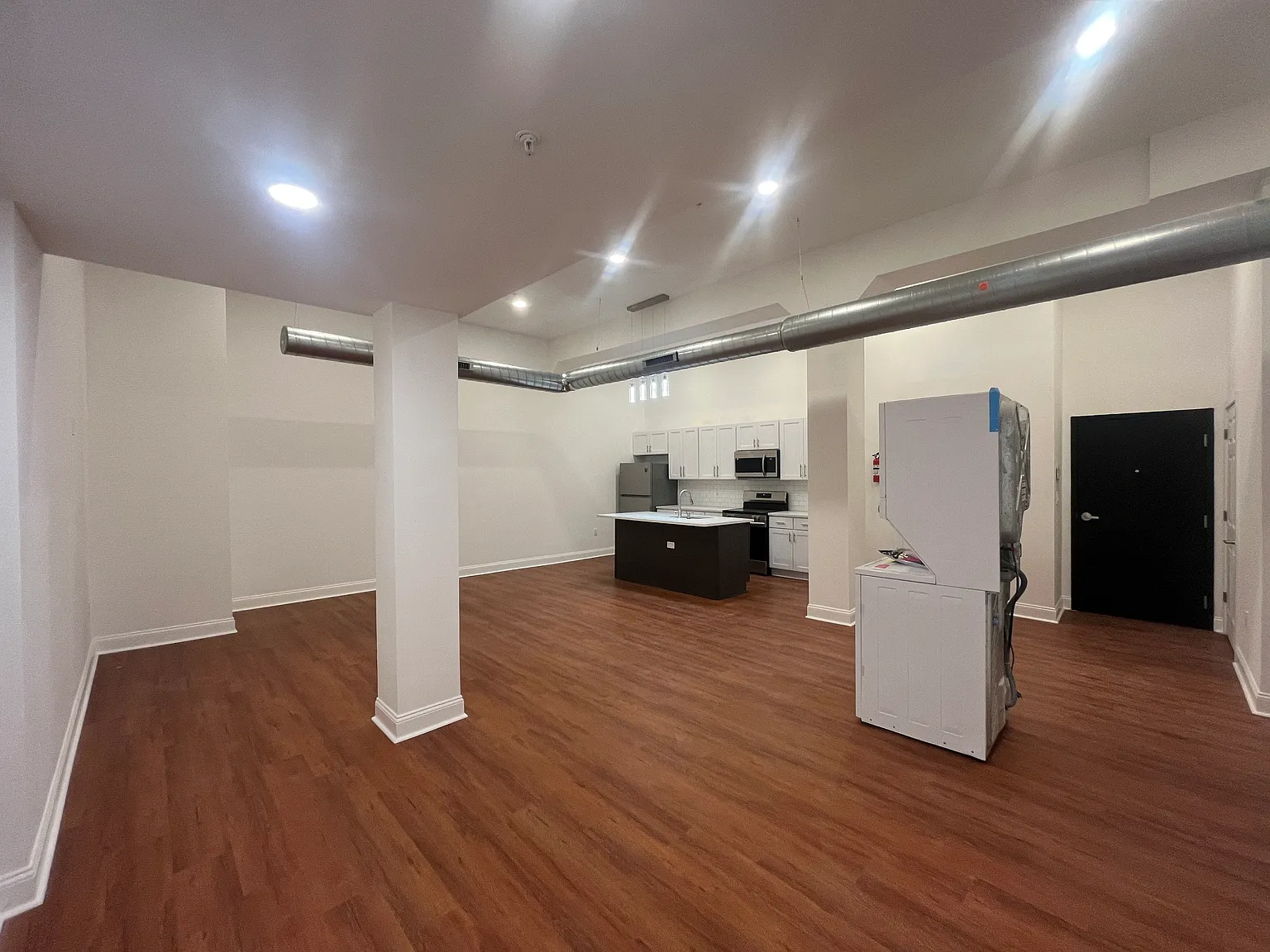 1 bed, 950 sqft, $2,300 — Photo 3