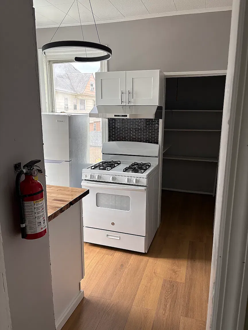2 bed, 1000 sqft, $1,950 — Photo 3