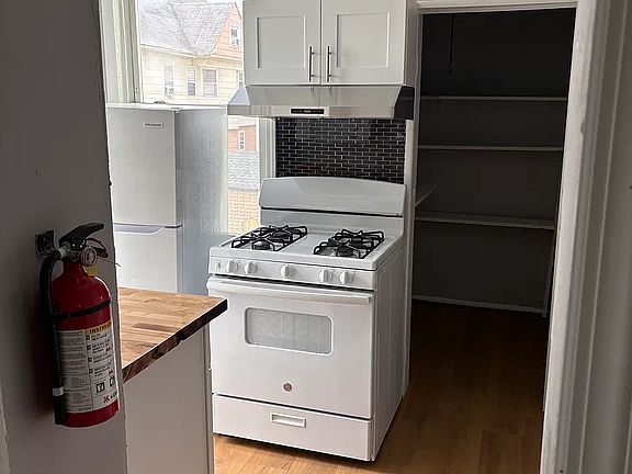 3rd image of 21-23 High St #2