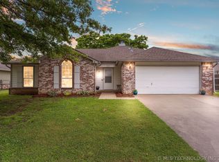 2317 SW Quail Run Dr, Claremore, OK 74019