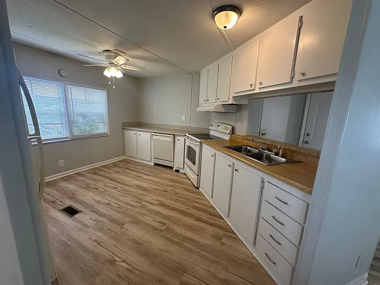 2430 Catherine Lake Rd #3 — Photo 6