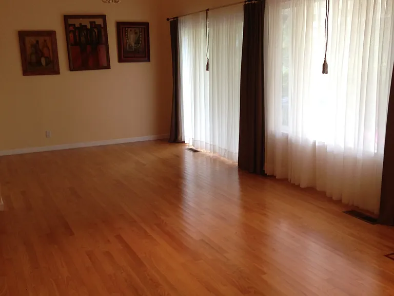 1142 Glengarry Dr — Photo 2