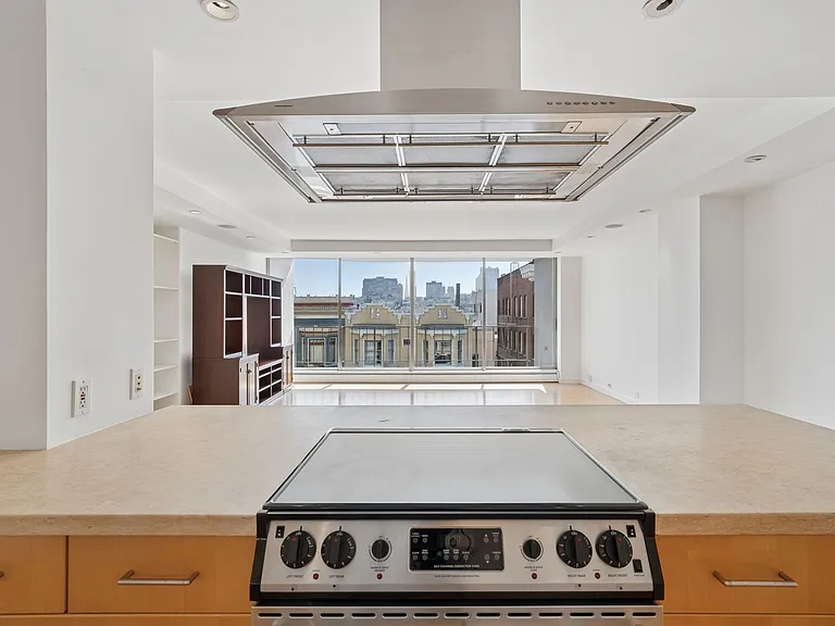 1835 Franklin St #301 — Photo 14