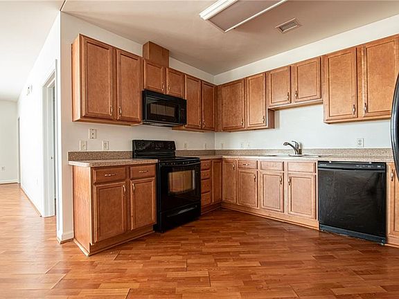 5th image of 801 Poindexter St Suite 318
