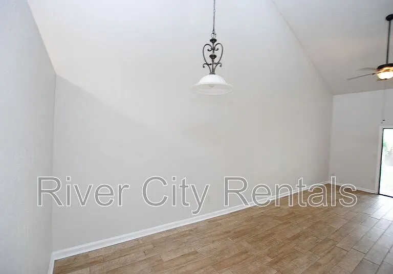 2443 N Seabury Pl — Photo 5