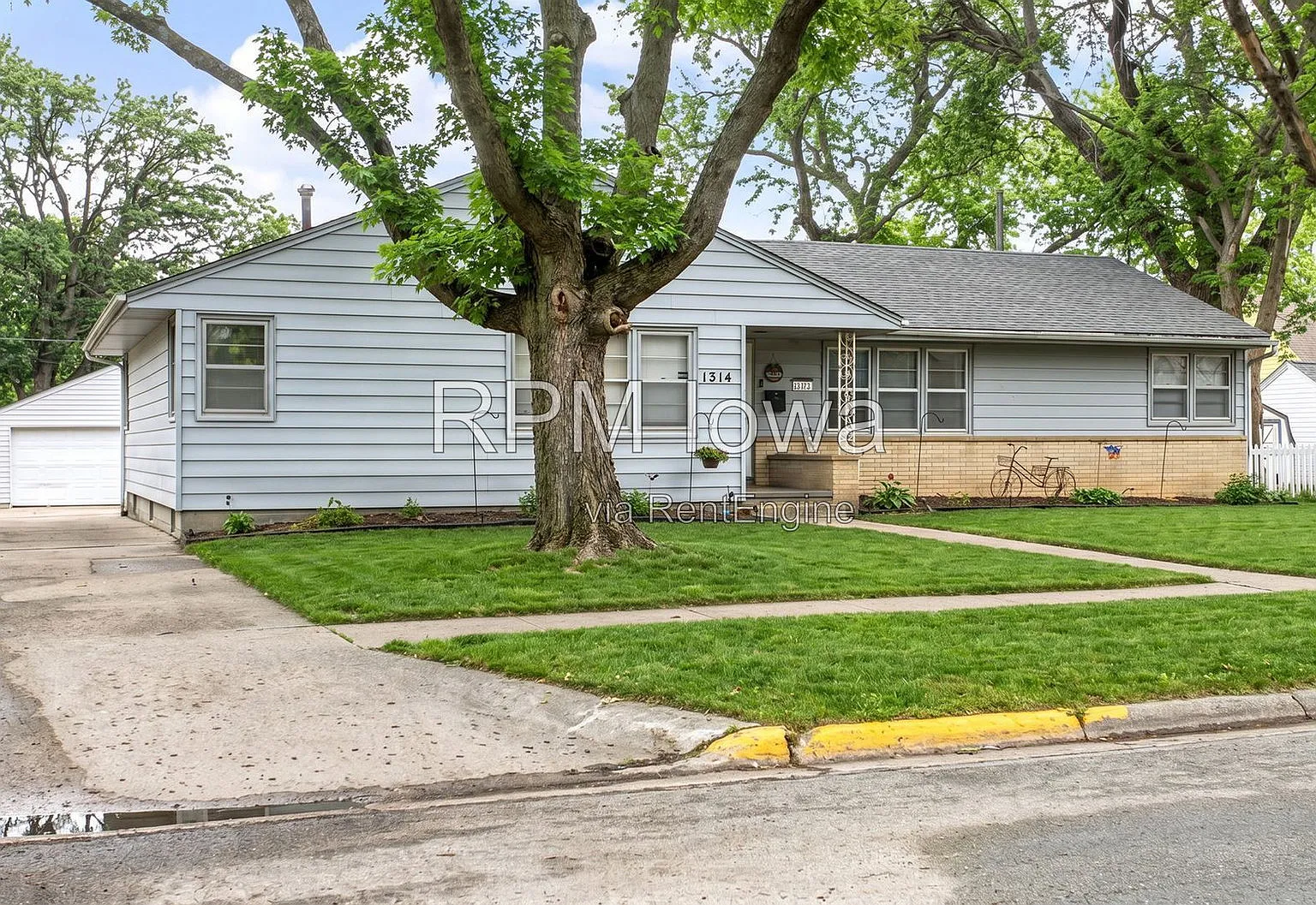 3 bed, 2.0 bath, 816 sqft, $1,545 — Photo 1