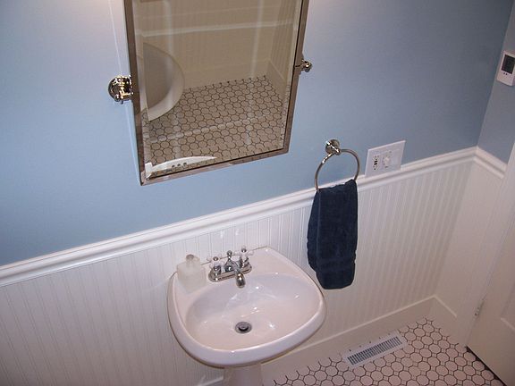 Upstairs full bath