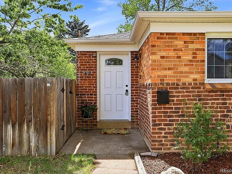 2 bed, 758 sqft, $2,500 — Photo 2