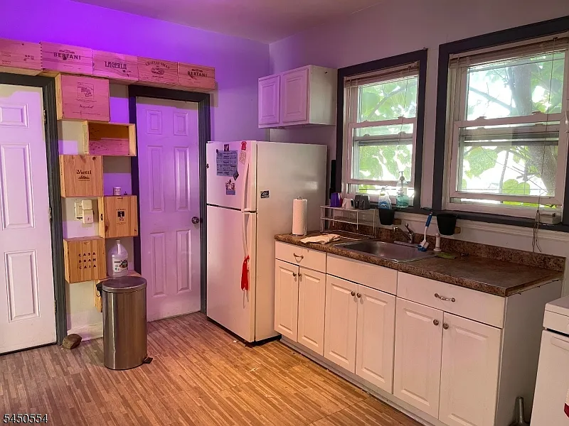 3 bed, 1.0 bath, $2,350 — Photo 2