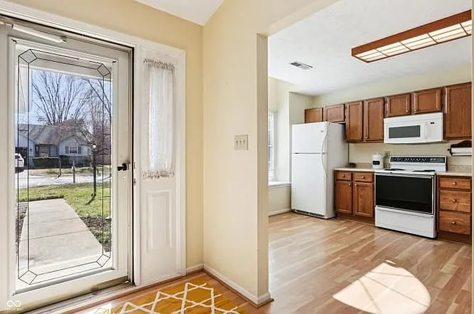 3122 Village Park North Dr — Photo 2
