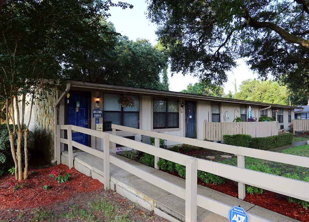 Broadview Oaks Apartments — Photo 3