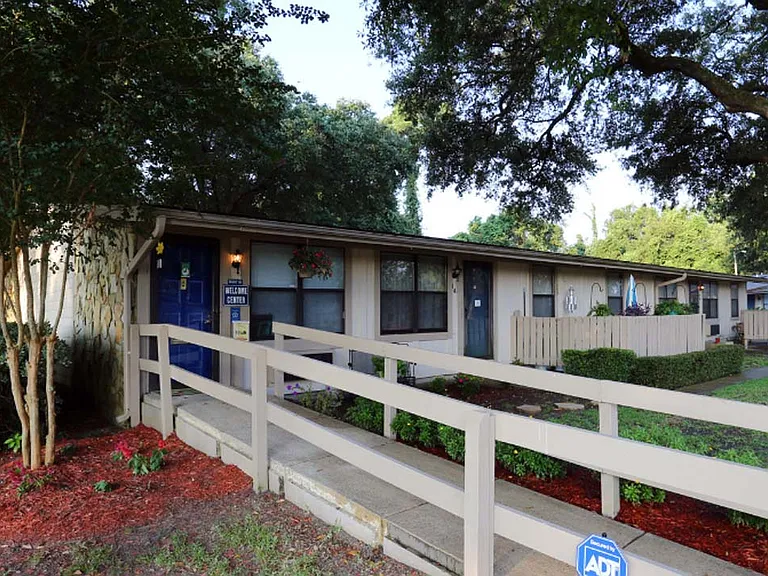 Broadview Oaks Apartments — Photo 3