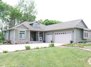 1922 Half Moon Rd, Brookings, SD 57006