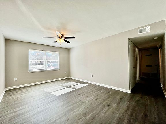 4th image of 42 Stoneybrook Ln #3