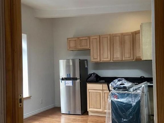 3rd image of 424 E 118th St #1C