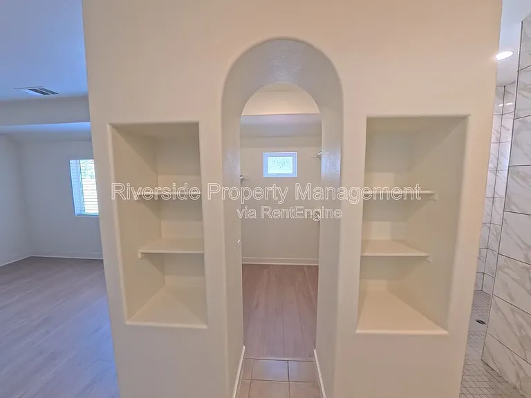2921 Gibson St — Photo 32