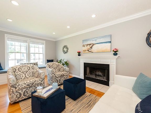3rd image of 10 Lavalley Ln
