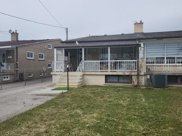 68 Lanyard Rd, Toronto, ON M9M 1Y9