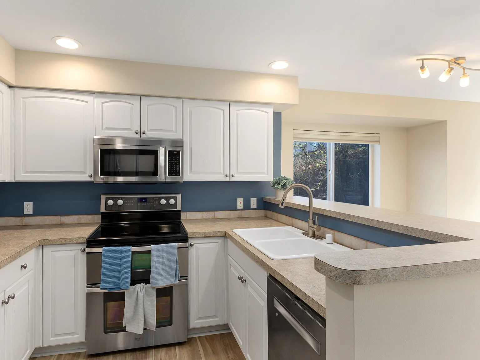 2 bed, 801 sqft, $2,550 — Photo 4
