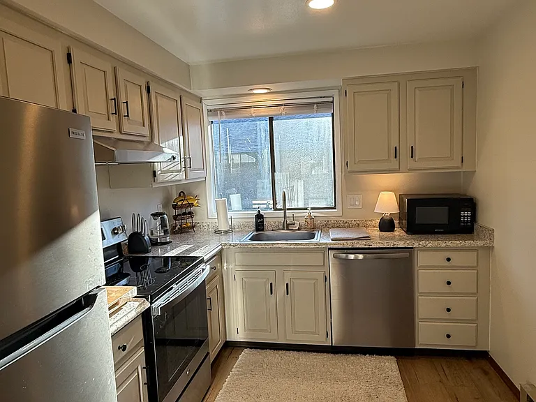 316 E 18th Ave #3 — Photo 2
