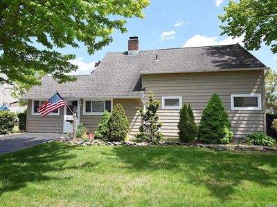 181 Duck Pond Dr, Wantagh, NY, 11793