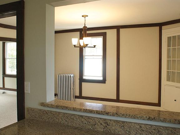 Pass thru to dining ara