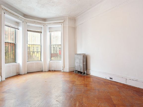 2nd image of 27 Clarkson Ave