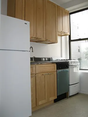 Rented by Tower Brokerage | media 32