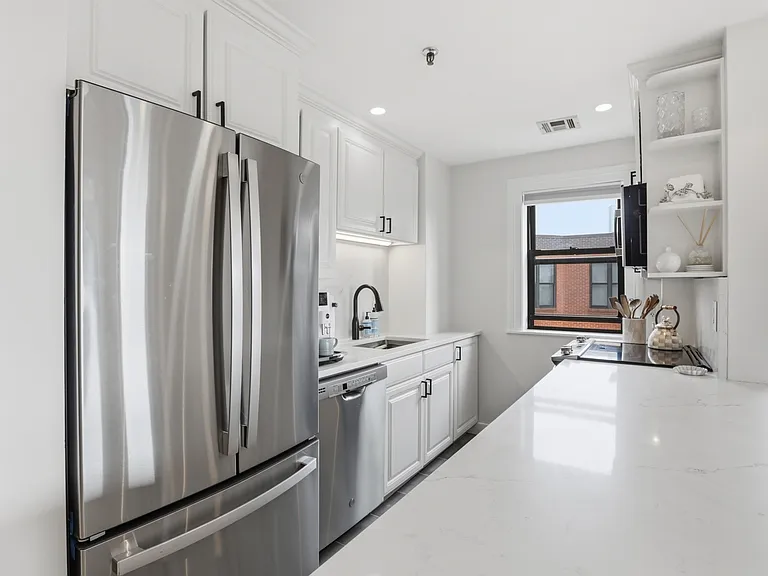 390 Commonwealth Ave — Photo 7