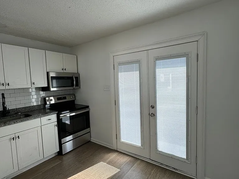 306 N Jackson St — Photo 37