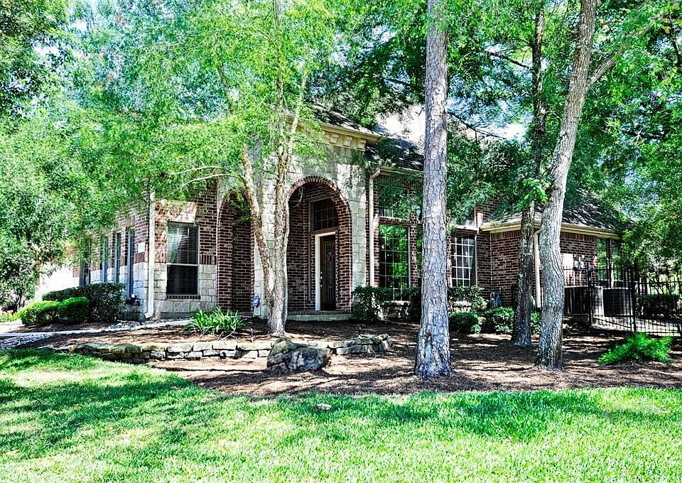 Lovely home on a quiet corner cul the sac lot. Lots of mature trees and landscaping.