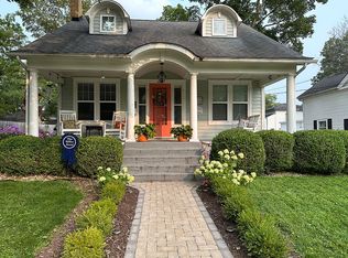 409 S Walnut St, Howell, MI 48843