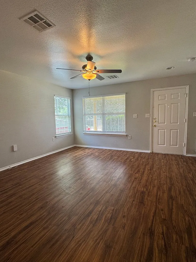 3 BR/2.5BA | Single Family Home | 1-Car Garage | Fenced backyard! — Photo 2