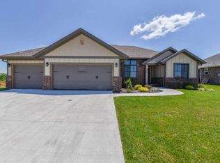 684 N Foxhill Cir, Nixa, MO 65714