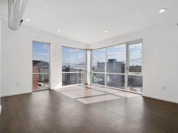 4th image of 1233 N Franklin St #10