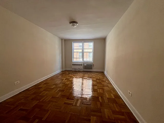 2935 Ocean Pkwy #3 — Photo 3