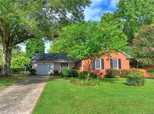 1525 Redcoat Dr, Charlotte, NC 28211