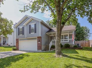 609 NW Cortland Dr, Blue Springs, MO 64015