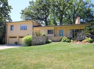 333 Laurel Ave, Libertyville, IL
