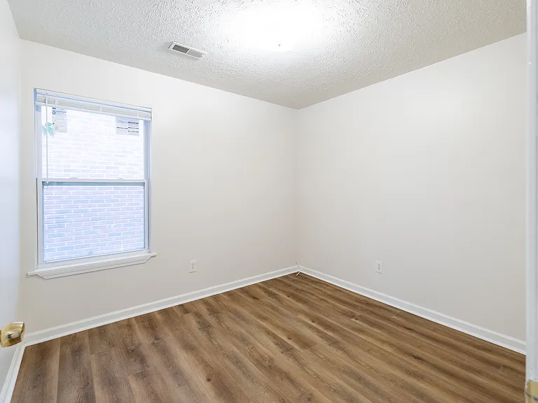 1823 Griffiths Ave — Photo 9