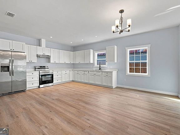 4th image of 2918 Wolfe St