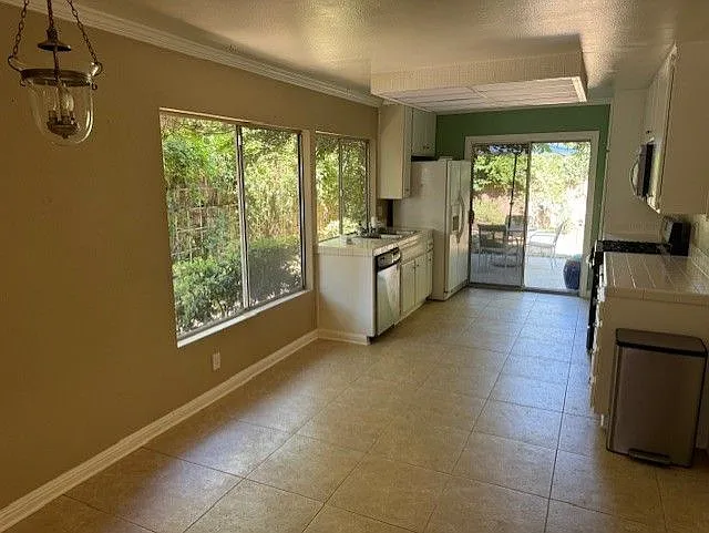 6828 Ponce Ave — Photo 10