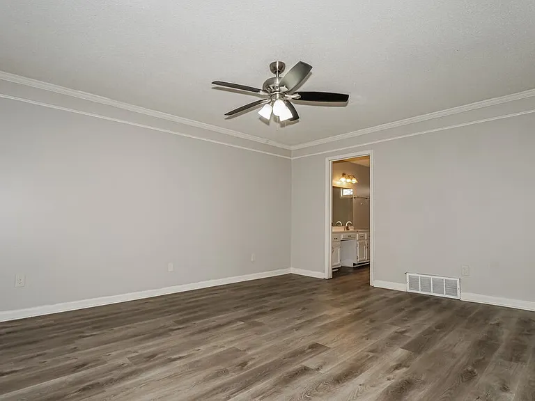 329 Locust Grove Dr — Photo 10