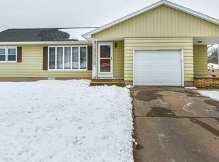 621 8th Ave SE, Dyersville, IA 52040