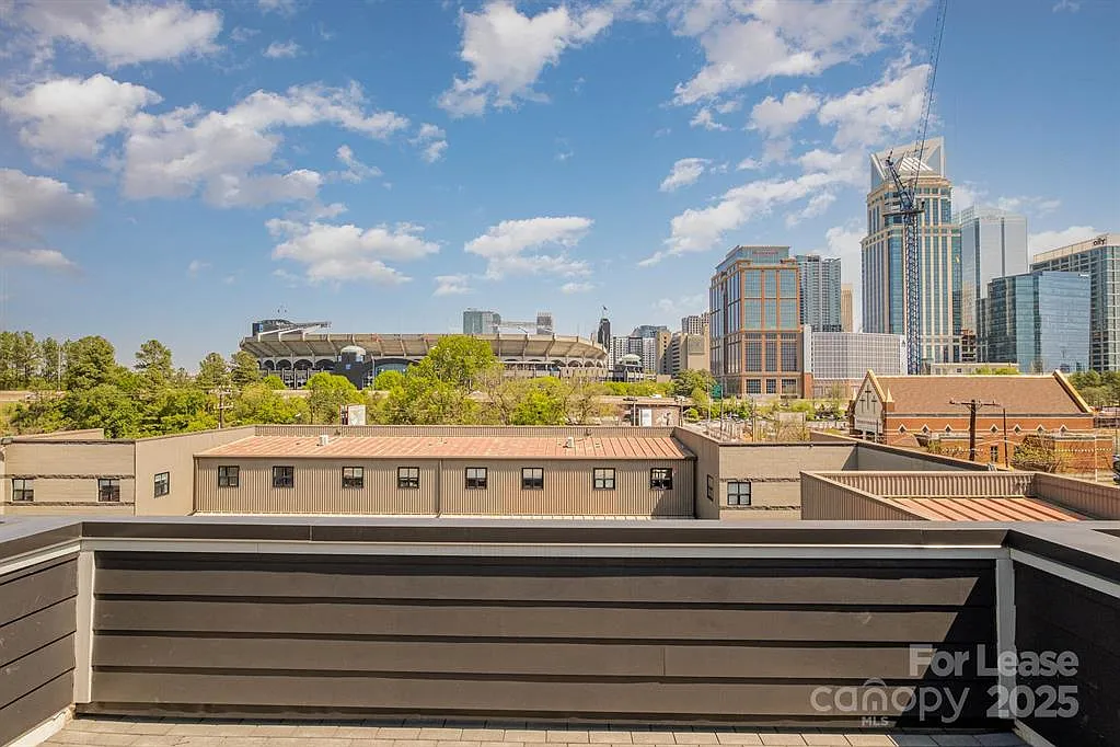 3 bed, 3.5 bath, 1756 sqft, $4,000 — Photo 2