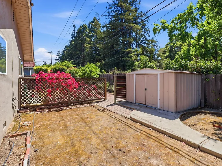 1571 Finch Way — Photo 37