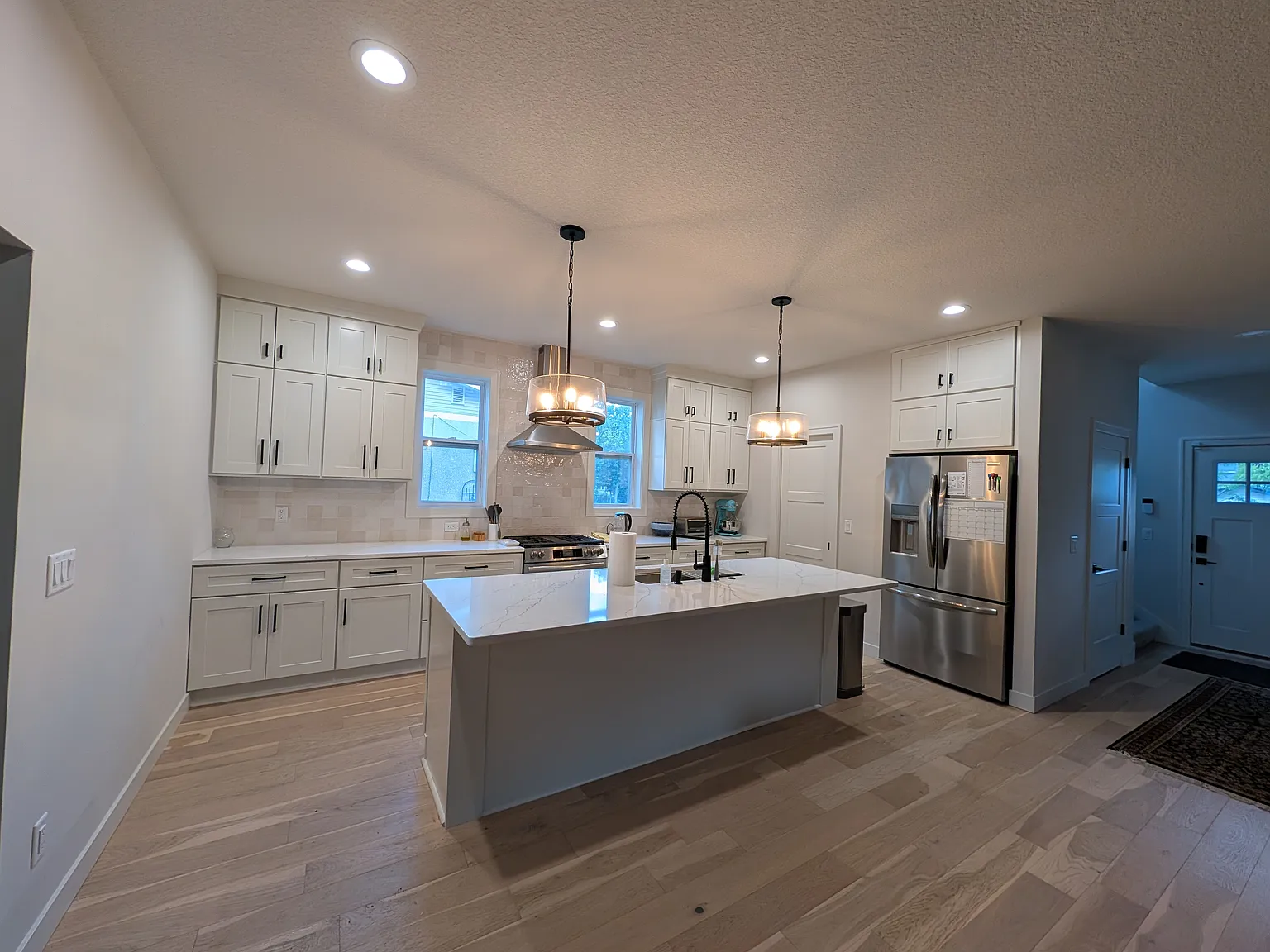 4 bed, 2854 sqft, $4,000 — Photo 2