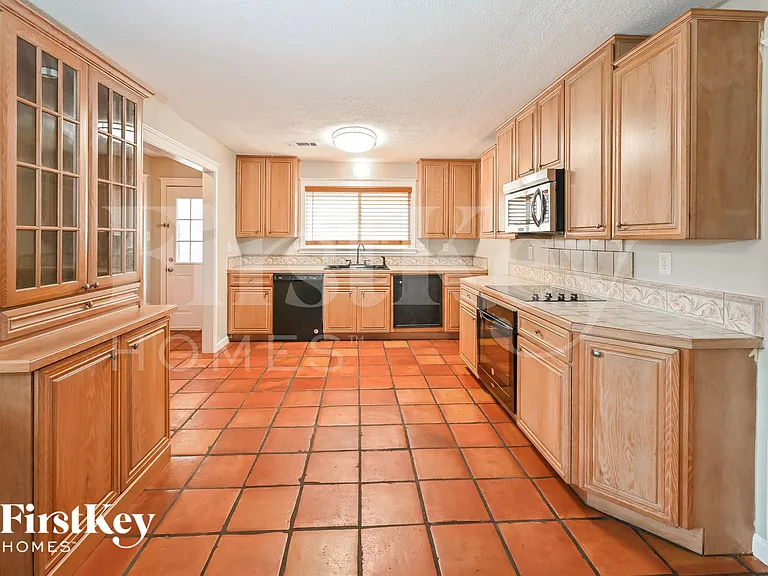 4003 Chapel Square Dr — Photo 5