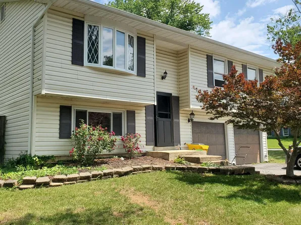 2000 Aberdeen Dr, Crofton, MD 21114