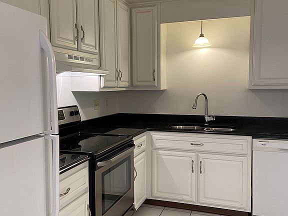 4th image of 302 Casa Vita Dr
